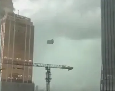 成華制造提醒高空作業(yè)者時(shí)刻關(guān)注天氣變化