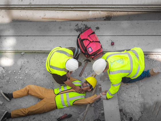 為了自己，為了親人請佩戴高空防墜器